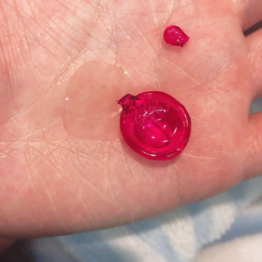 女士头发又细又黄油腻,又黄又软的头发