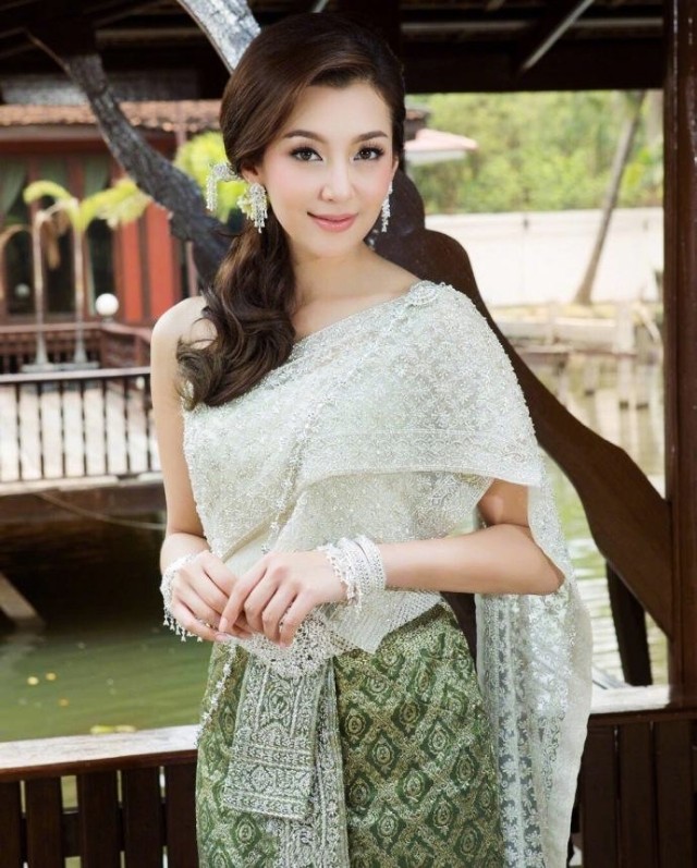 一定要试试的绝美泰国服饰,泰国女明星传统服饰