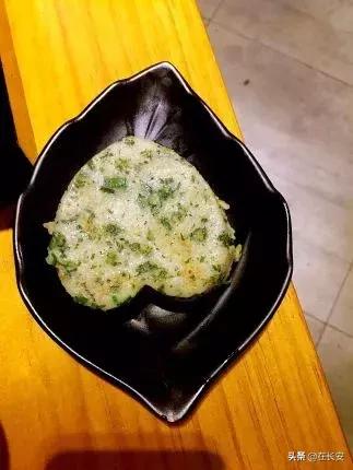 小火锅锅底有六种口味满足你,一桌小火锅