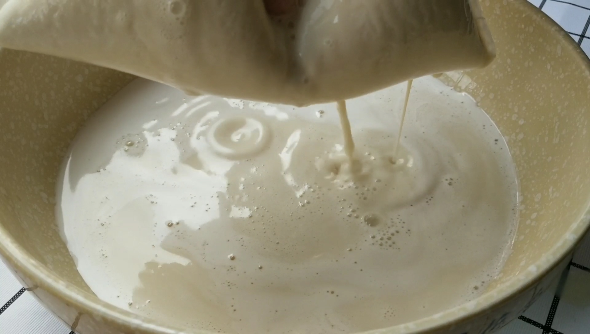 做失败的豆腐脑,做了二次失败的戚风蛋糕