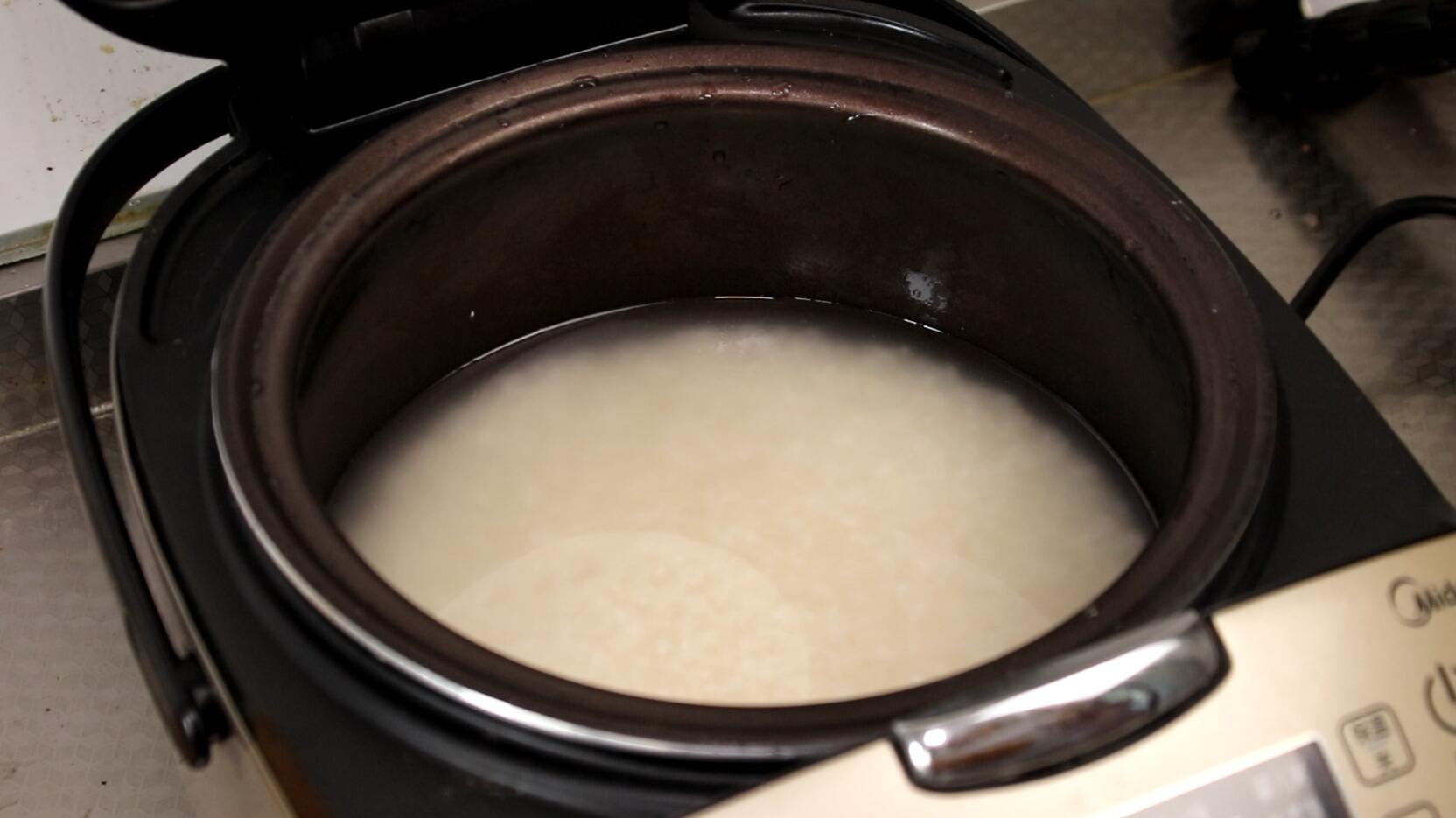 老辈蒸米饭,蒸米饭粒粒分明需要放多少水