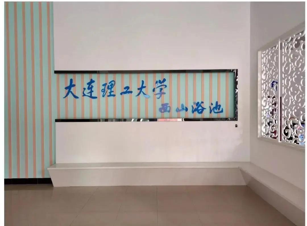 大学生新生报到父母忙前忙后,2021级本科生入学须知