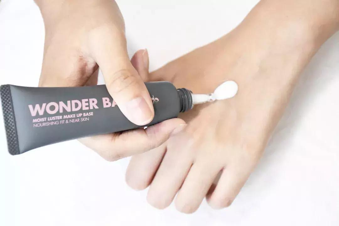 12小时不脱妆保湿提亮遮瑕,春夏妆容持久不脱妆的秘密