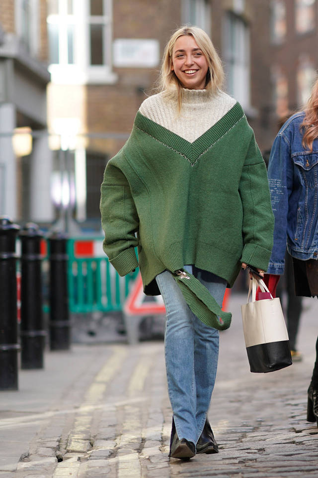 V领毛衣浪漫柔美，get这3种搭配造型，轻松穿出“天鹅颈”