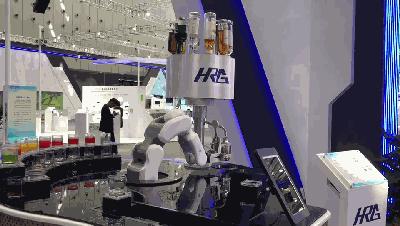 没想到，珠洽会上的机器人“样样精通”！看完觉得自己快失业了