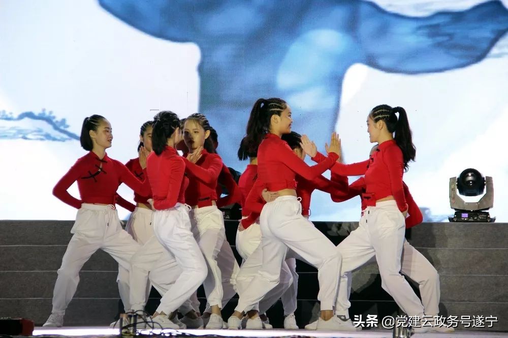 绛戞ⅵ闈掓槬鎵竼璧疯埅鏂囪壓鏅氫細,绛戞ⅵ闈掓槬鎵竼璧疯埅鏂囪壓姹囨紨