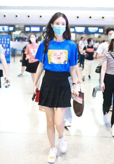 白月光风衣百褶裙,百褶裙减龄