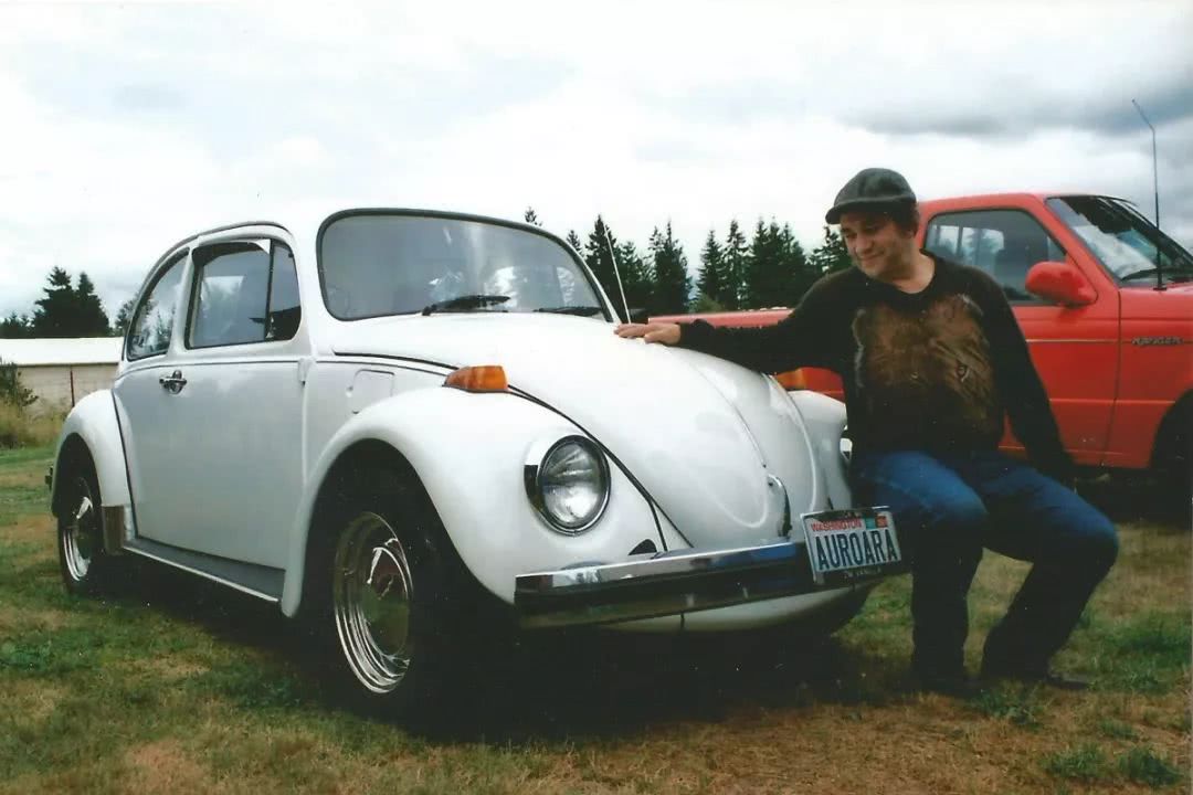 他和未婚妻处了5年,背地里居然买了14个橡胶娃娃!