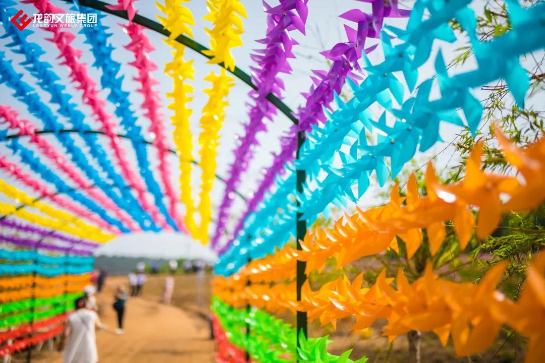 真香预警!300亩花海盛放,烤全羊十里飘香!