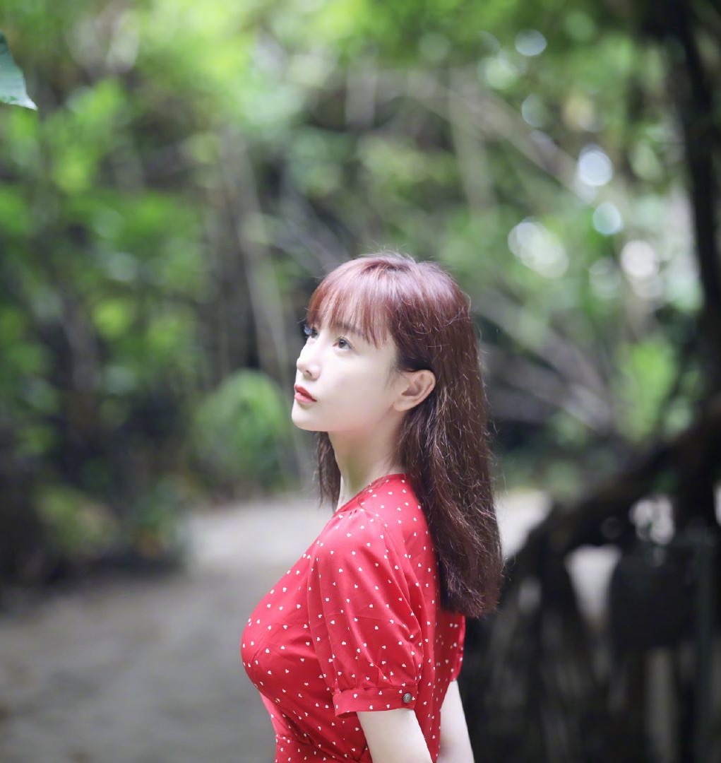 张檬颜值巅峰穿着,张檬穿绿裙照片