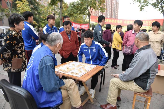 8000万冠军之省的另一面：进球后，省长在地上翻了4个跟头