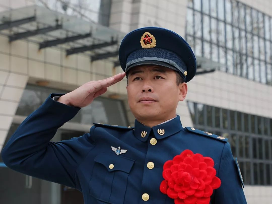 “你今年都走的人了,那么拼干嘛?”这名老兵给出了答案!