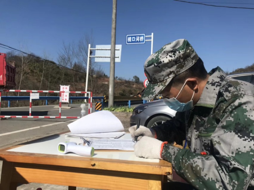 现在疫情大家都在家干嘛呢,疫情期间你们都在家干嘛