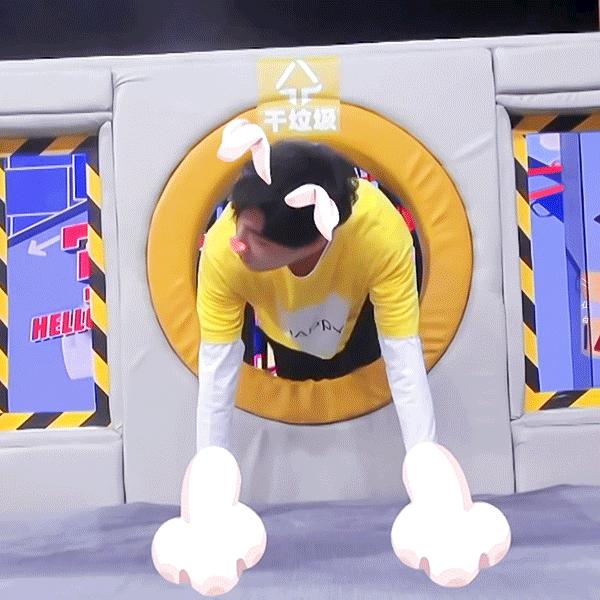 肖战2018年快本舞台,肖战快本后台采访