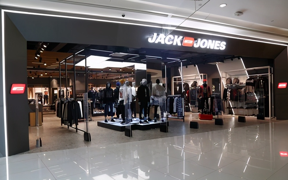 商场男装品牌店铺推荐前十名,大气潮流男装品牌推荐