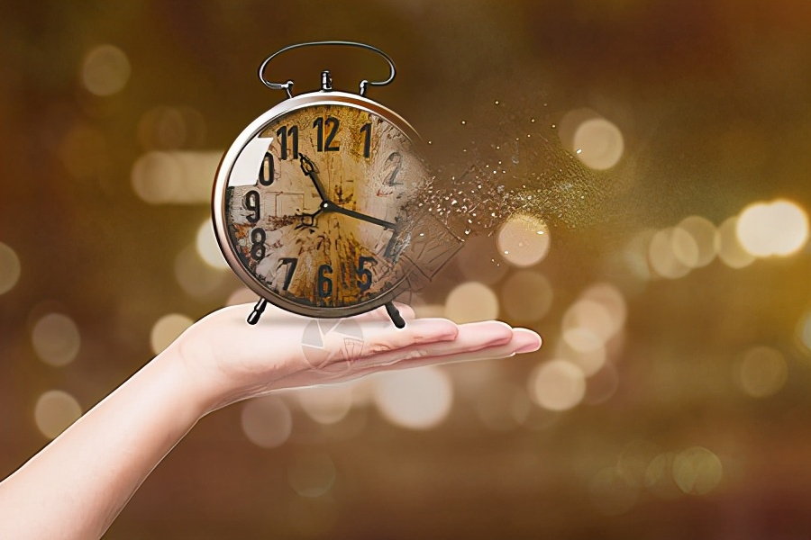 爱因斯坦预言宇宙之谜,爱因斯坦无意间发现的定律