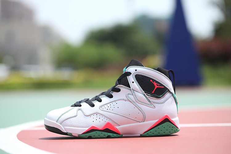 95后卖鞋赚7000万后的秘密,大学生卖鞋真的很赚钱嘛