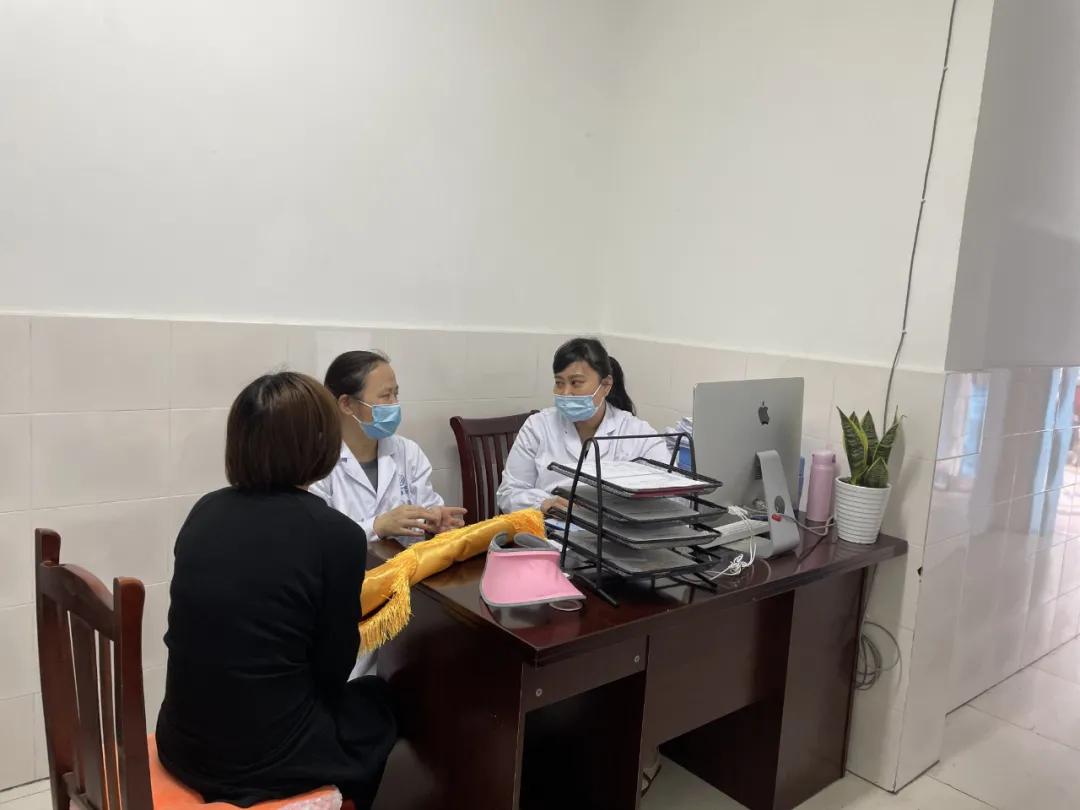 医术精湛守护健康,医术精湛除病痛医德高尚暖人心