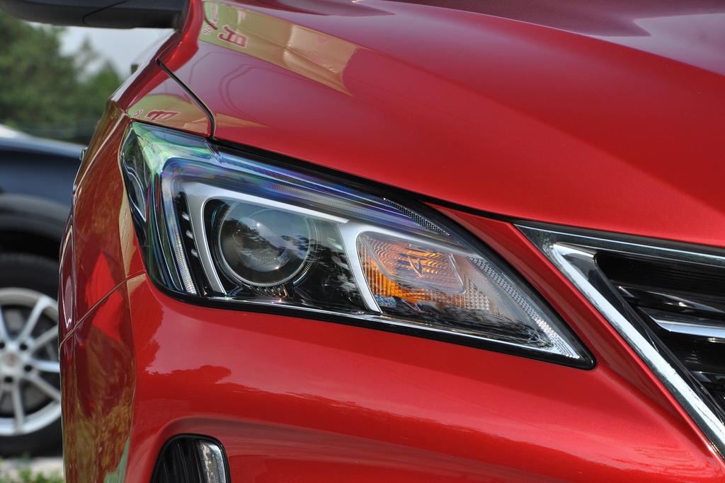 国产最美两厢车长安逸动xt,长安汽车第二代逸动xt