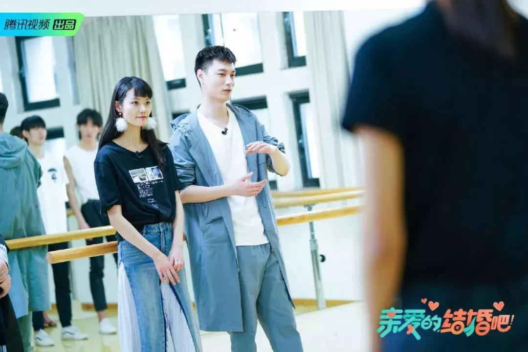 现在的年轻人结婚都不愿办婚礼,年轻人不敢结婚是什么原因