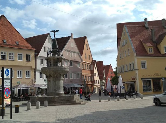 陨石撞出最贵小镇!城墙内镶“7.2万吨钻石”闪闪发光