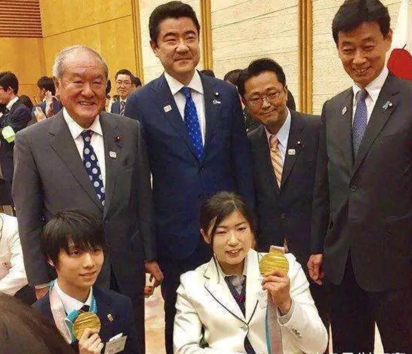 羽生结弦是个什么样的人,羽生结弦封神之战视频央视解说