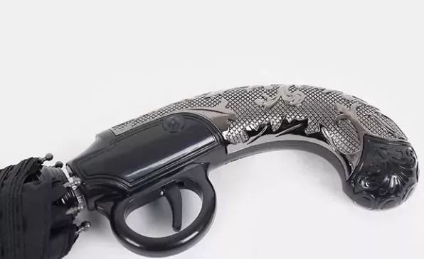 车上带刀违法吗,汽车上带什么防身不违法