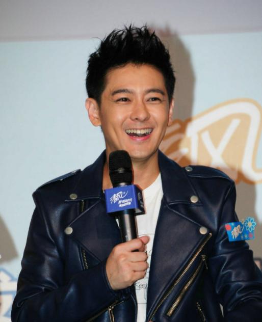 留了胡子反而更帅的男星,刮掉胡子帅到爆的男星