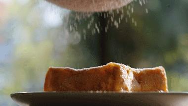 草莓漏奶华，一个没有感情的草莓吃货