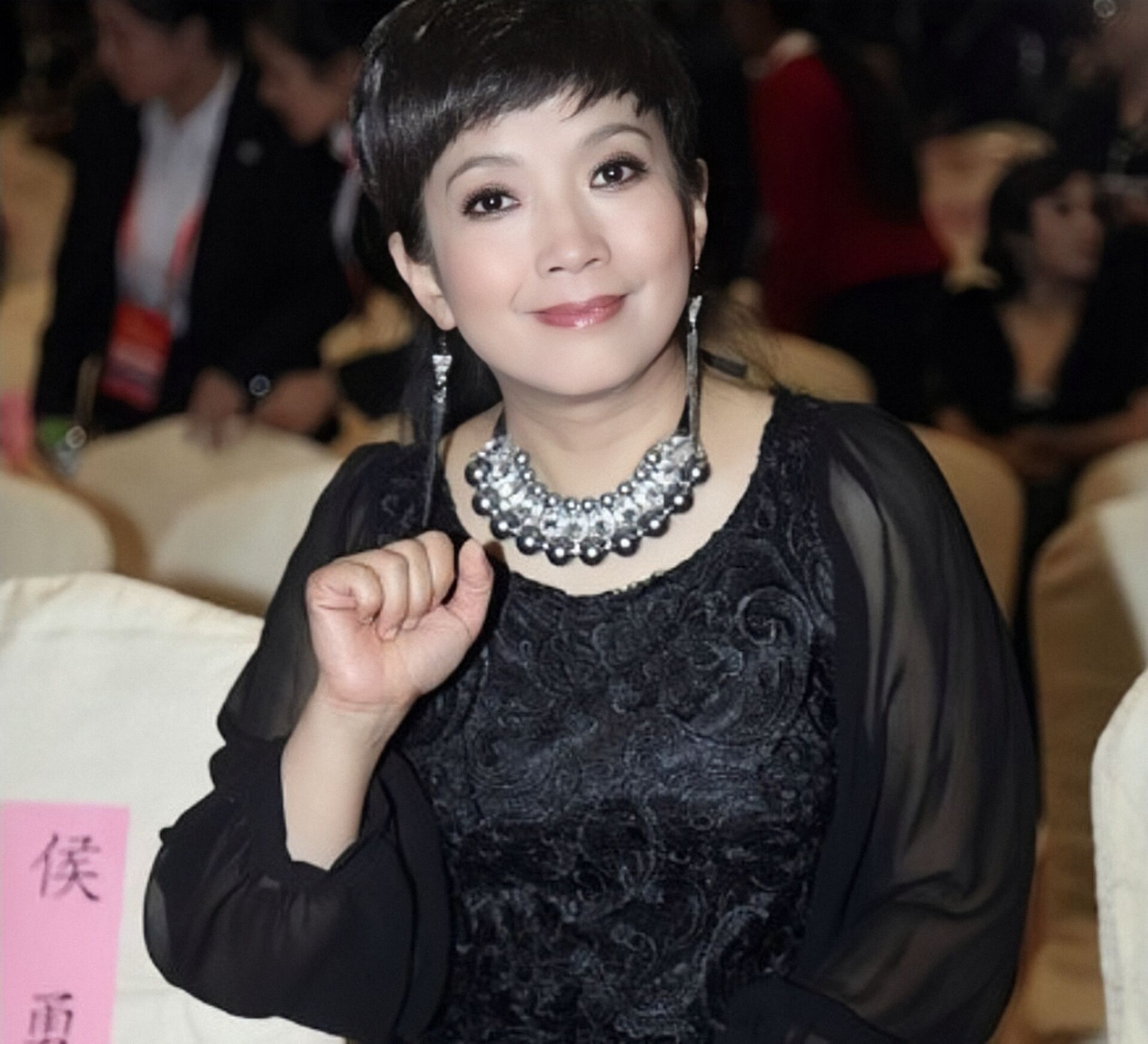 吕丽萍打扮视频,吕丽萍最新穿搭