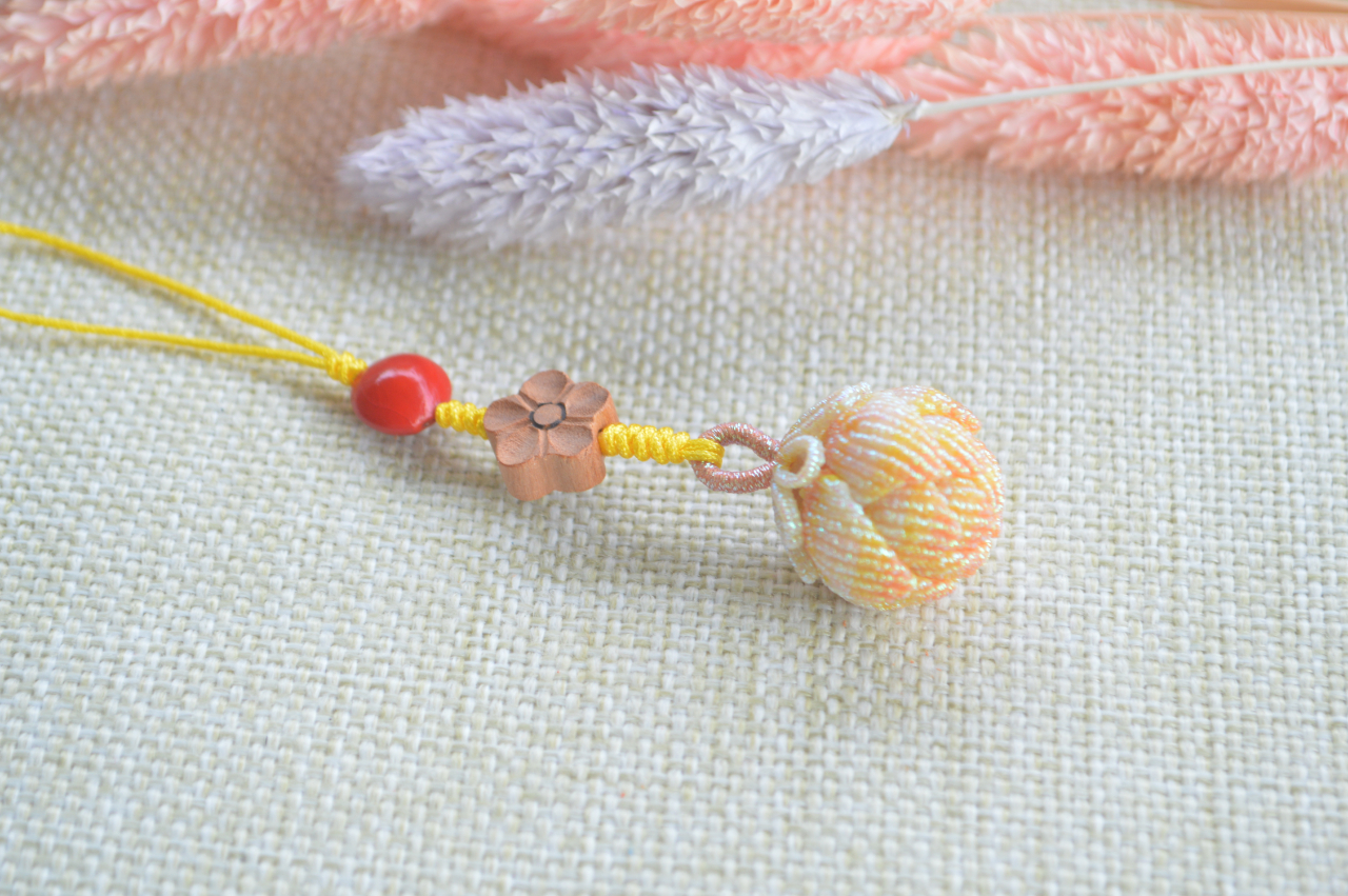 教大家编织一款手机链,手机链编织教程简单好看