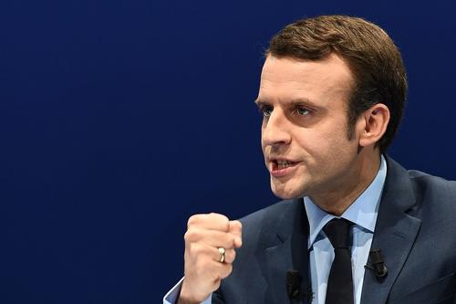 马克龙和普京的恩爱瞬间 (马克龙和普京甜蜜瞬间)