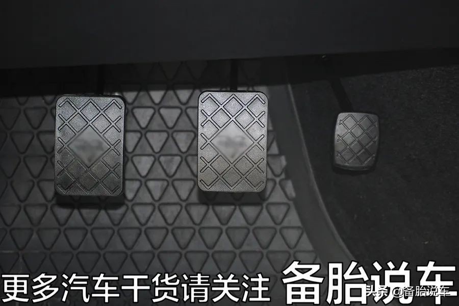 踩油门的正确方法和技巧,踩油门正确方法省油