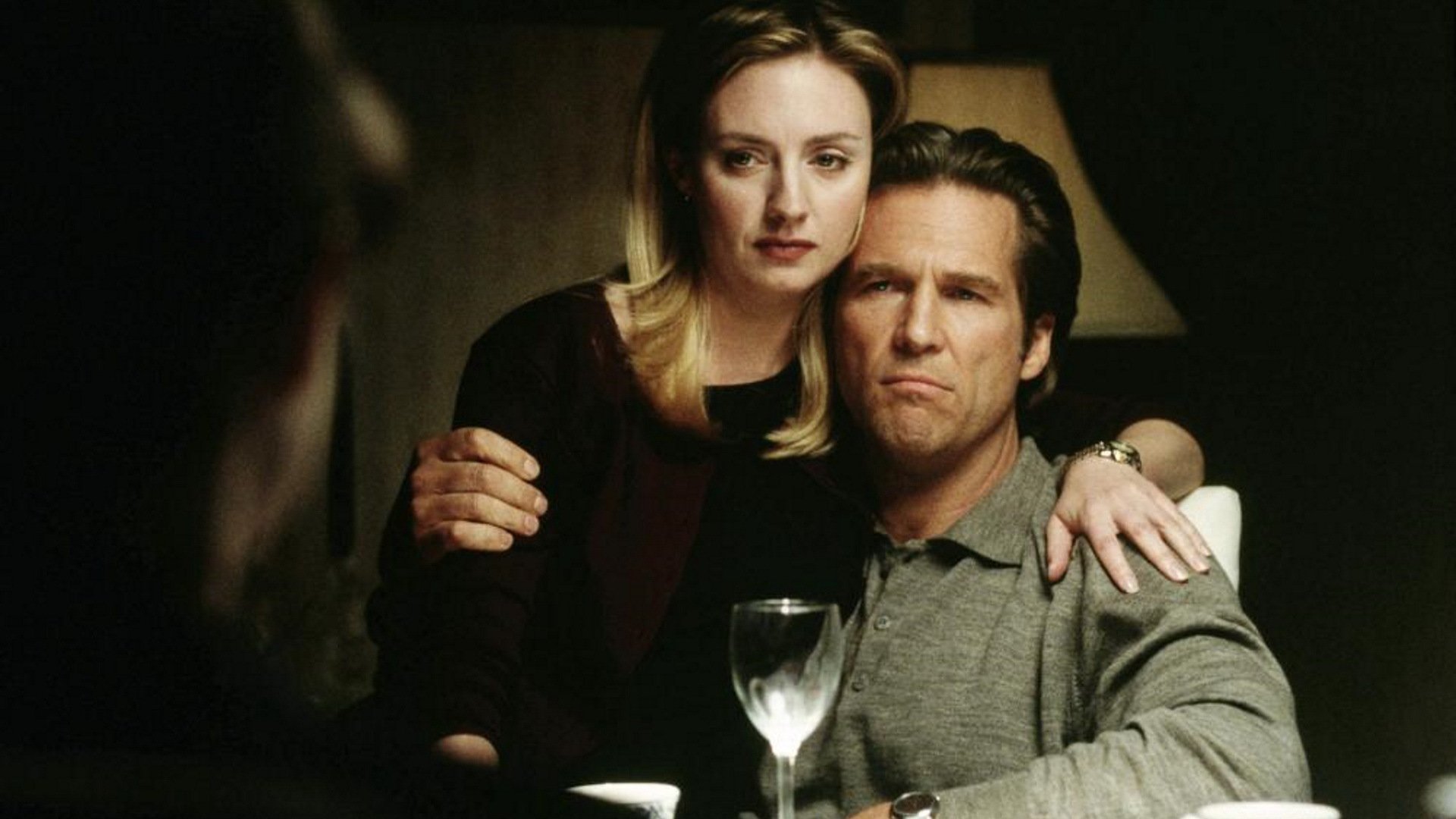 肖申克的救赎男主坐在屋顶的图片,肖申克的救赎男主妻子是谁杀的