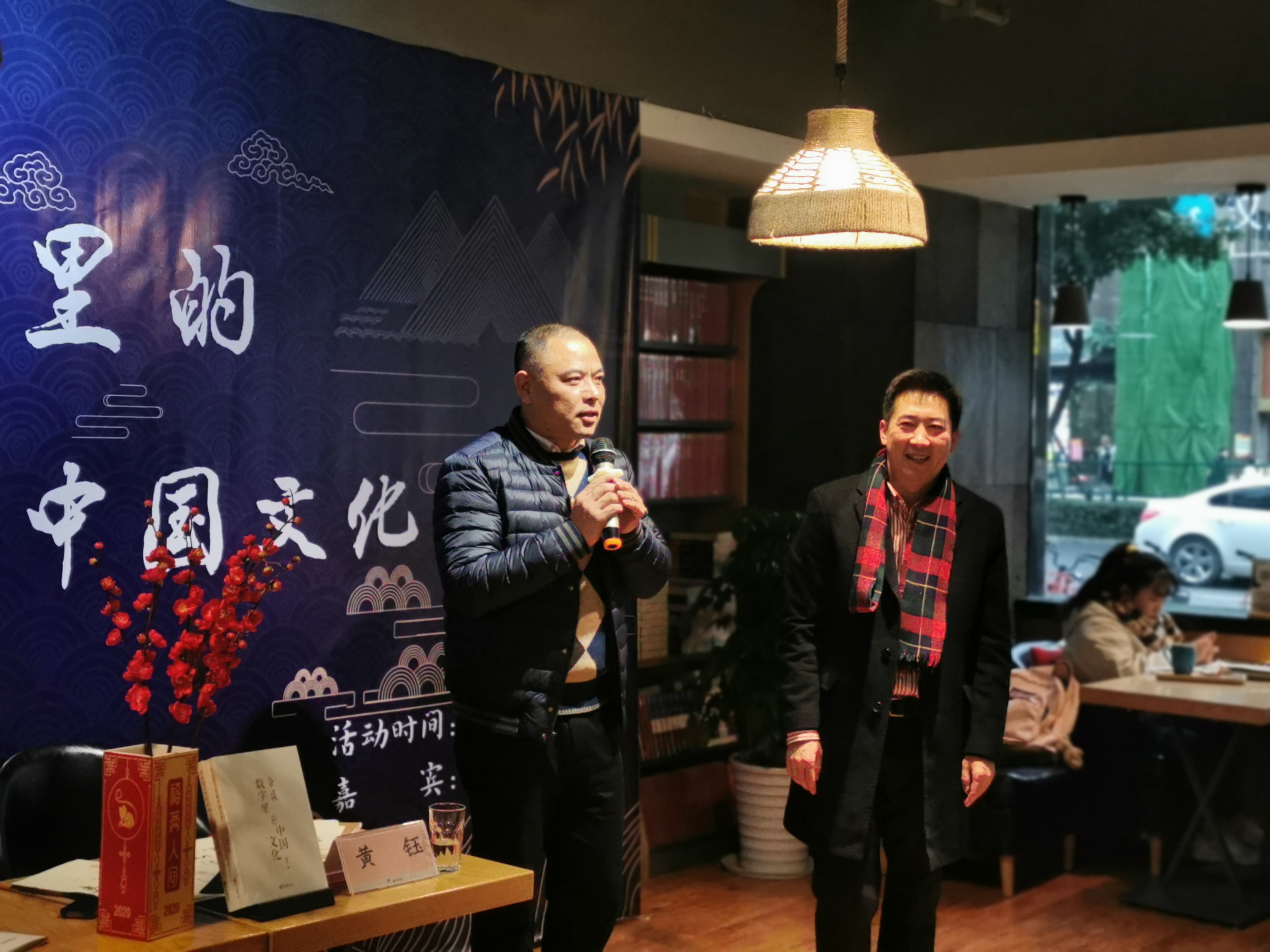 他不但是个作家还是个老师英语,他不仅是个教师还是一个作家英语