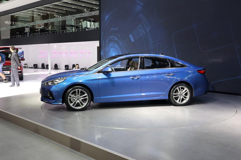 索纳塔九混动智联版测评,索纳塔9插电式混合动力评测