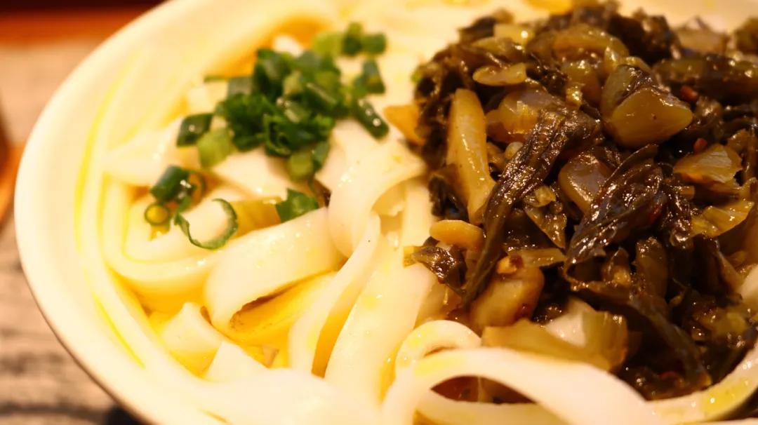 我只吃小面!打卡了这家手工粉后我真香了