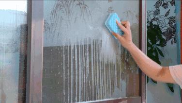 纱窗脏了怎么擦,纱窗脏了不用拆下来用报纸洗