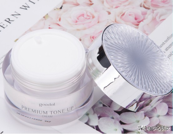 好用不显假白的素颜霜,素颜霜质地水润不假白轻松逆袭