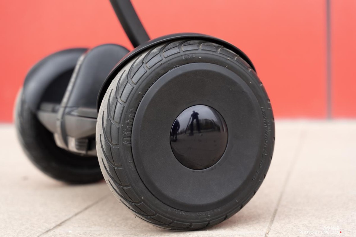 9号平衡车体验:不仅仅是年轻人的酷乐玩具