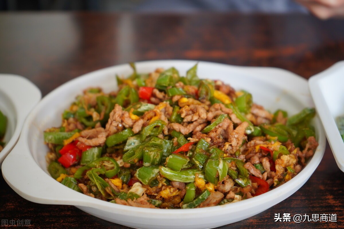 80后农村小伙创业开餐厅,开个300平湘菜馆能赚多少钱