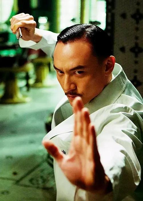 黄飞鸿和叶问谁的功夫更厉害,黄飞鸿和叶问差了多少年