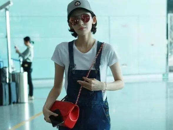 功夫天王变时尚大佬！成龙李小龙昔日穿搭竟引领后世潮流