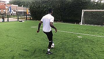 五个最简单实用的足球过人技巧,过人技巧足球简单实用教学