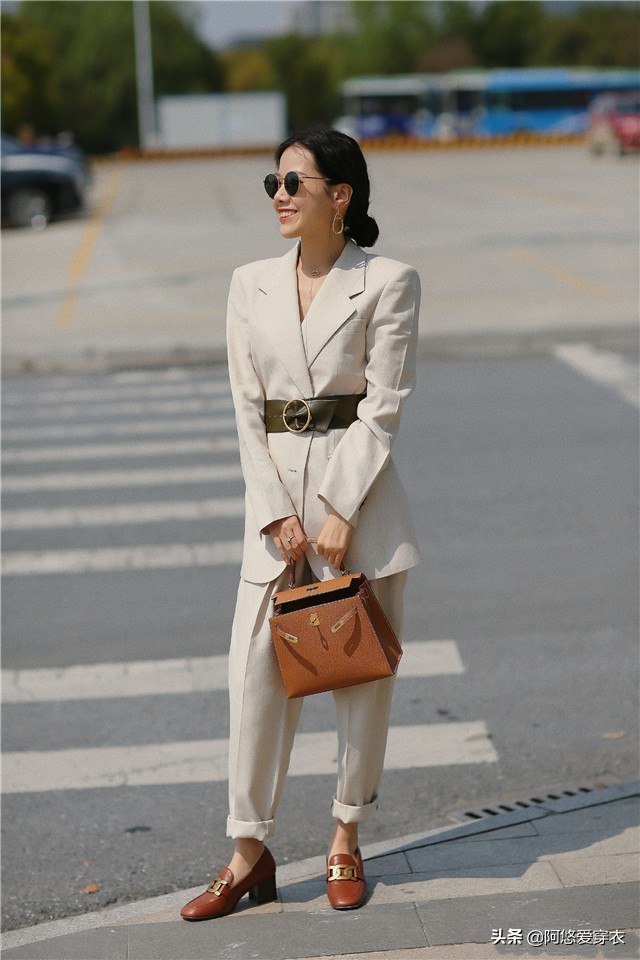 米色洋气裤子,一条米色裤子