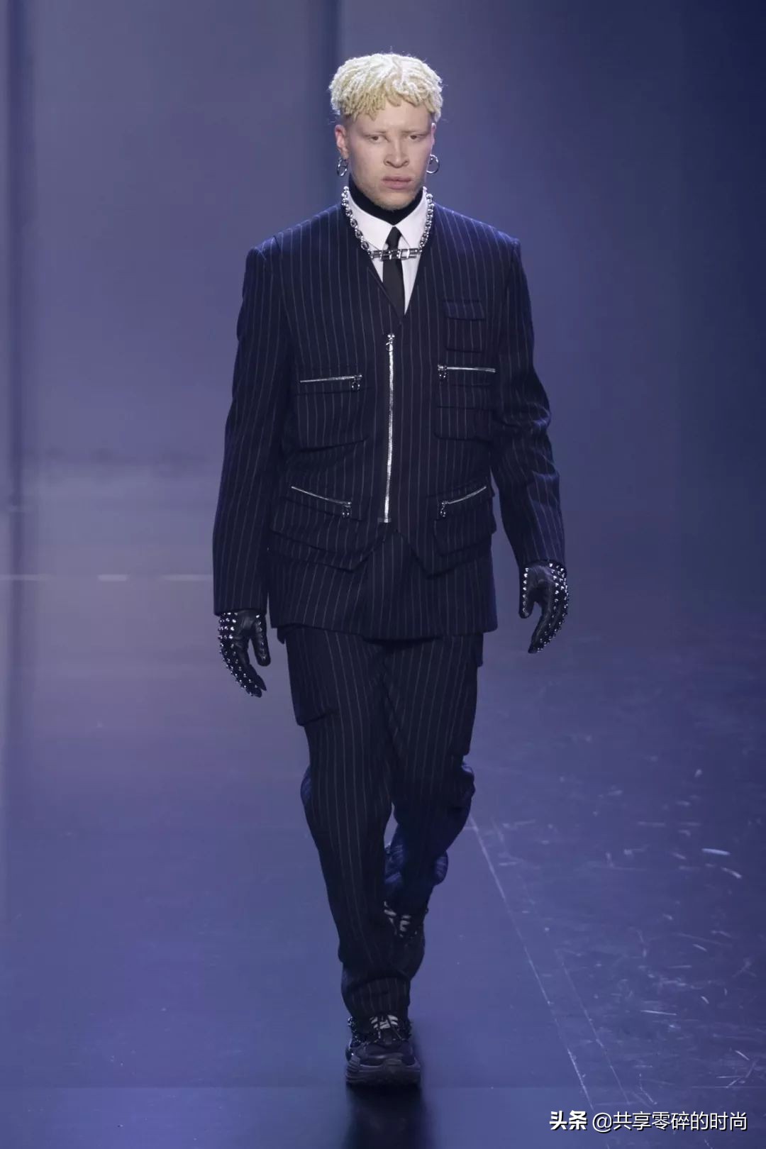 太平鸟女装新年穿搭,2022春夏巴黎时装周互动云秀场