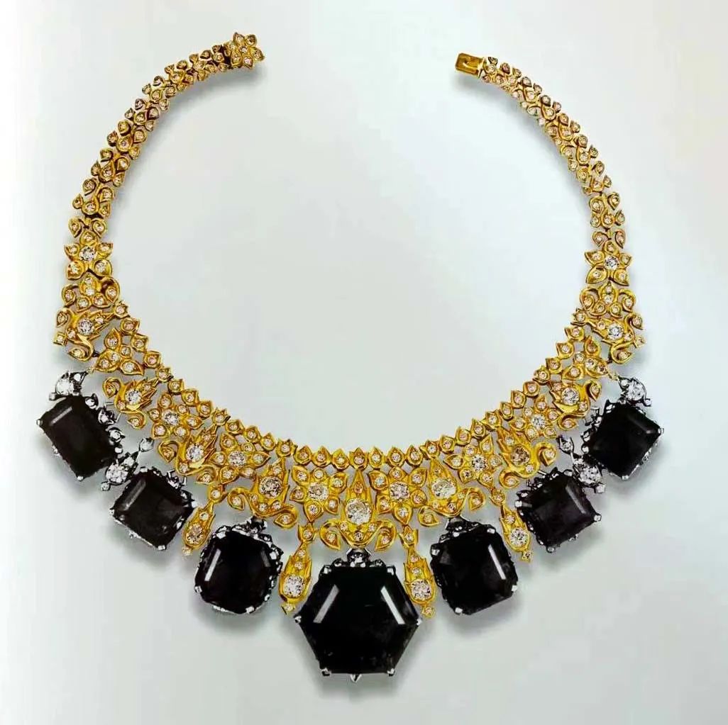 如何成为一名珠宝商,怎样成为一个珠宝商