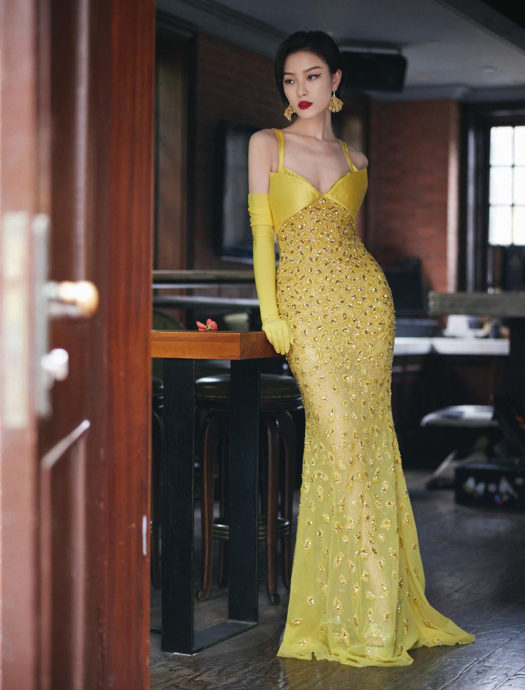 赵丽颖关晓彤穿戏装比拼,赵丽颖关晓彤高定