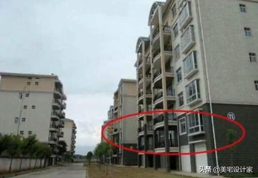 二楼卫生间返水,住二楼下暴雨厨房下水道返水