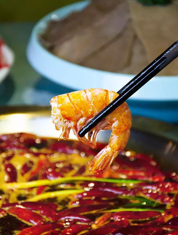 被关在花园“笼子”里吃火锅，这家春熙路的网红店，板眼儿真多！